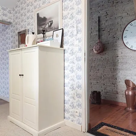 Le Clos De Saint Nocleg ze śniadaniem 3*