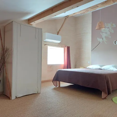 Le Clos De Saint Nocleg ze śniadaniem