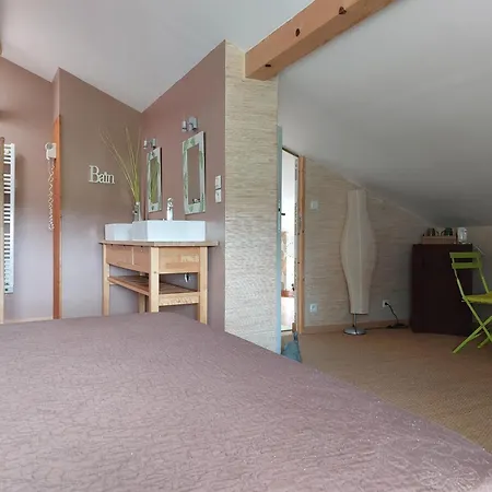 Le Clos De Saint Nocleg ze śniadaniem 3*