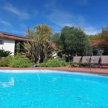 לינה וארוחת בוקר Le Clos De Saint