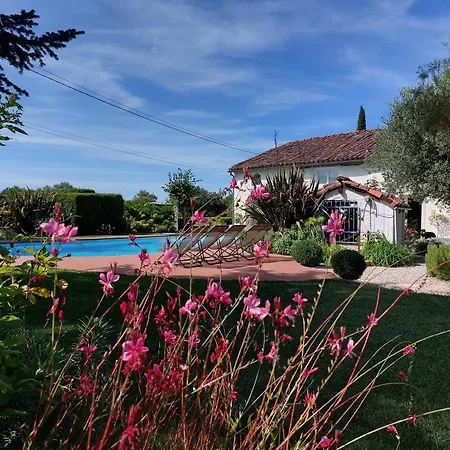 לינה וארוחת בוקר Le Clos De Saint 3*